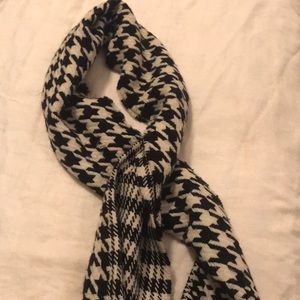 Houndstooth Chunky Reversible Scarf